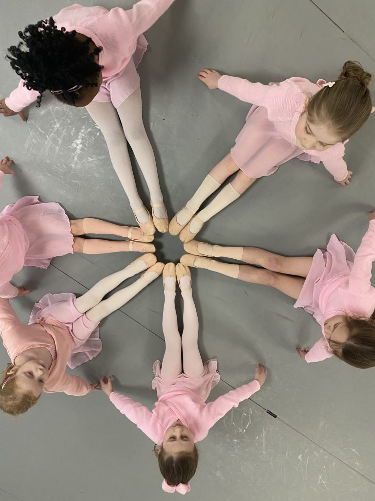 Pre Primary Ballet - pointing toes